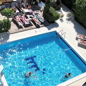 Marzia Con Piscina Hotel Riccione